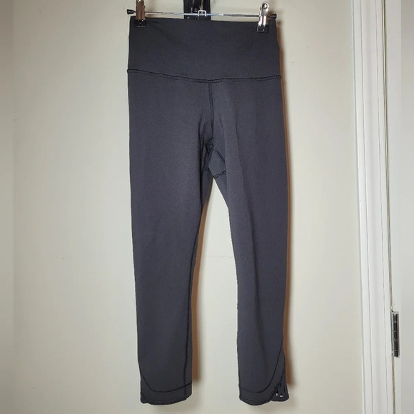 Lululemon True Self Crop II - Black sz 4 - Picture 2 of 8